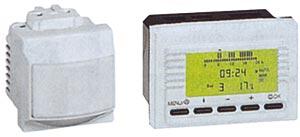 Инфракрасный автоматический выключатель Legrand (слева) Термостат комнатный с возможностью ежедневного и недельного программирования Legrand (справа
