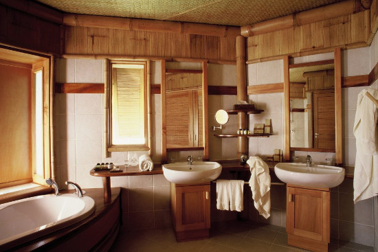 монтаж плитки диагональным способом в ванной в деревянном доме