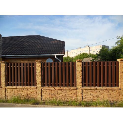 Двухсторонний забор Танвальд комбинированный с металлическим штакетником