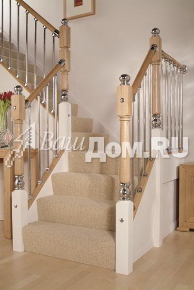 Фото 31 Деревянная лестница с металлическими балясинами