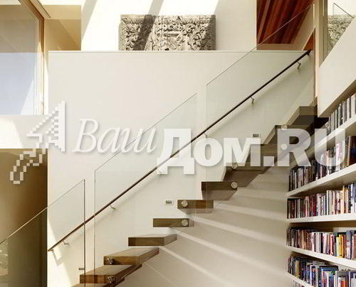  Фото 50 Плоские стеклянные балясины Пример лестницы.