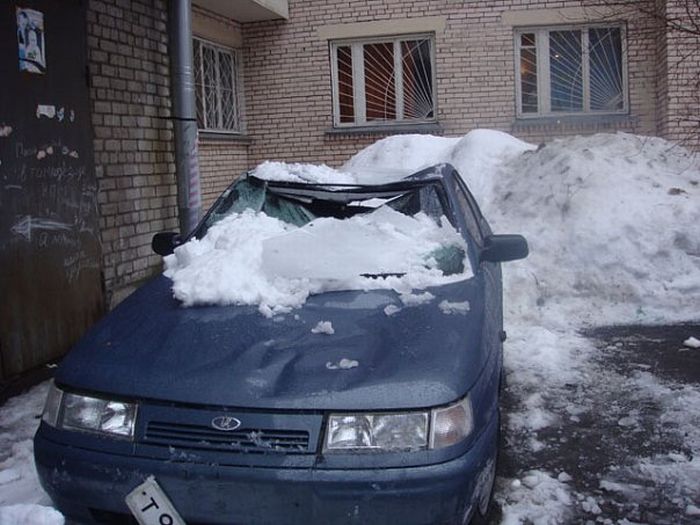 Нужно ли чистить крышу от снега в частном доме
