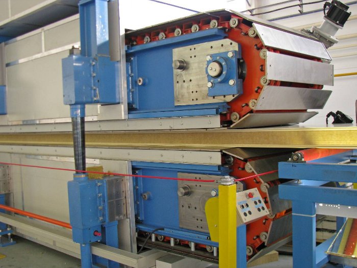 Линия сэндвич панелей. Ll-2000 линия сэндвич панелей. Линия по производству сэндвич панелей лп 7,5. Линия для профилирования металла для сэндвич-панелей. Сэндвич-панели ishlab chiqarish.